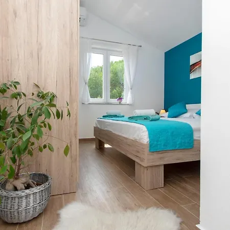 Corcyra Nigra Blato (Korcula)